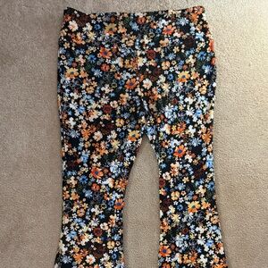 No Boundaries Floral Print pants size Large